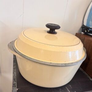 Vintage Club Dutch oven pot with lid